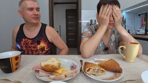 Мукбанг Вован не хочет РАБОТАТЬ, ему лишь бы ОТДЫХАТЬ! ЗАДОЛБАЛ нет мочи! Семейный обед в России