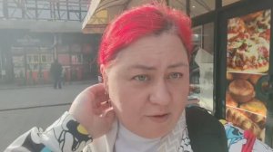 Любаша делает продуктовые покупки в Сербии, пакет получился на 2000 рублей.