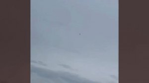 ⚡️В небе Ирана был поражен F-18 американских ВВС.

На кадрах видно попадание, но дальнейшая судьба б