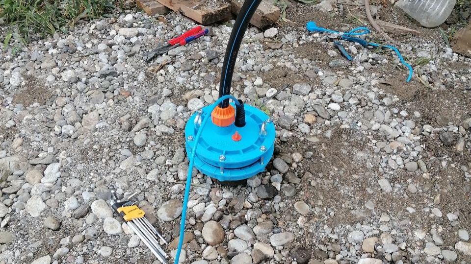 Как правильно установить оголовок Джилекс на скважину. Стальная труба.