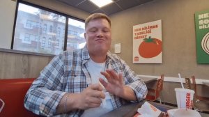 МУКБАНГ ОБЪЕДАЕМСЯ С ЛЕНОЧКОЙ @ElenaZybenkova В ТУРЕЦКОМ БУРГЕРКИНГЕ ЕЛЕ ХВАТИЛО ДЕНЕГ