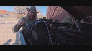 Подготовка радиатора грузовика к новому сезону.