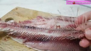 Как почистить селедку быстро и без костей || Как разделать селёдку