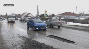 Барнаул утонул в выбоинах: на дорогах появились "убийцы" колес