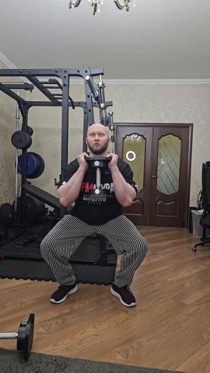 10 лучших упражнений с гантелями смолл