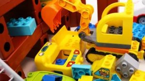 Конструктор Лего для детей. Играем и делам машинки:трактор, грузовые и т д. #дети #видеодлядетей