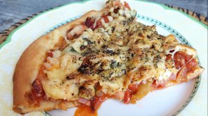 Открытый пирог с колбасными изделиями и сыром. Тесто дрожжевое на картофельном отваре.