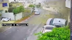 🔴Момент попадания кассетного боеприпаса по центральной части Израиля*🔴