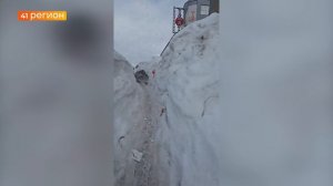 СНЕЖНЫЕ ТУННЕЛИ НА «СИЛУЭТЕ» В ПЕТРОПАВЛОВСКЕ НЕ РАСТАЯЛИ К КОНЦУ МАРТА • БЕЗ КОММЕНТАРИЕВ