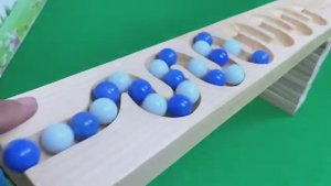 Мультики для детей . Разноцветные шарики катятся в машинку . Мультик про шарики .