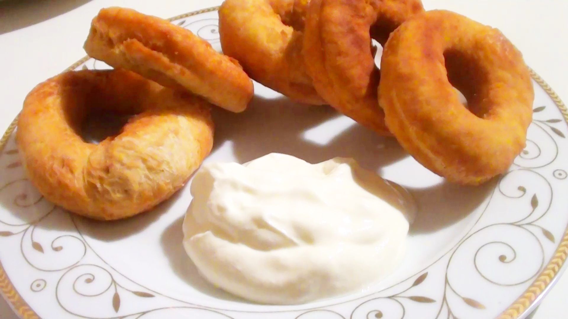 Готовим пончики нежные пышные на кефире - бездрожжевом тесте- рецепт