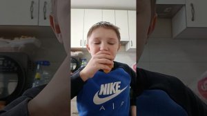 Пробую соссиску в тесте