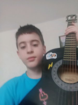 стрим играю на гитаре