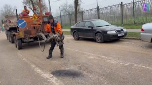 В Керчи продолжается ремонт дорог струйно-инъекционным методом