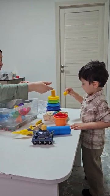 Н.Д. три станции, Асад спокойно переключается и выполняет