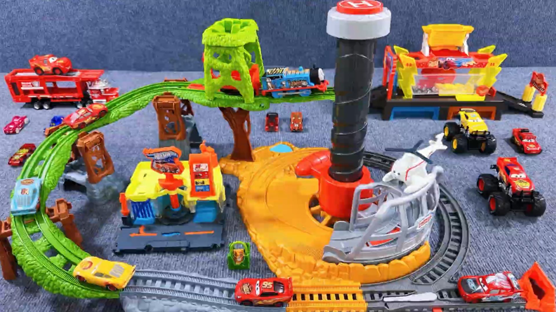Мультики для детей | Большая Гоночная Трасса Тачки 😱 Распаковка Игрушки