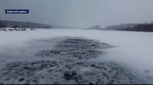 Военные инженеры в преддверии паводка начали устранять ледовые заторы на Бии