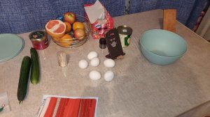 Готовлю крабовый салатик и индейку с овощами