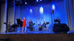 "Апрель". Слова - Джахан Поллыева, музыка - Марал Якшиева.