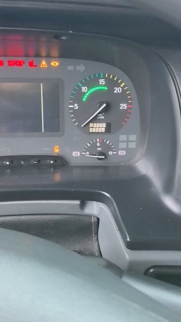 Mercedes Benz Actros 1844 2018 года. Как запитать, чем поднять кабину, где VIN на раме