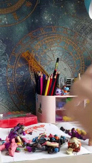 ТВ титан из пластилина