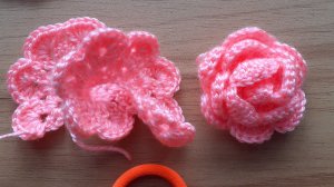 Цветочек - розочка крючком.