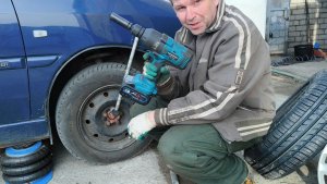 Даже мой самый мощный гайковерт не смог открутить колесо. В чём причина?