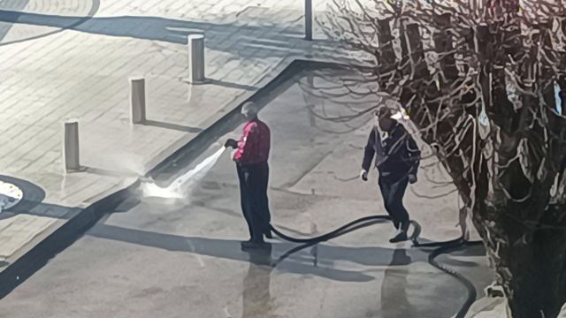 Началась весенняя уборка улиц в Выршце.