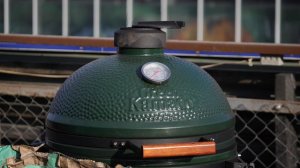 Стейк ковбой с овощами на керамическом гриле Green Kamado