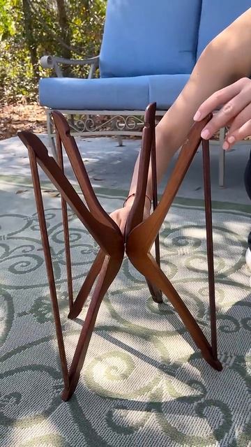 Как сделать журнальный столик из вешалок 🛠️