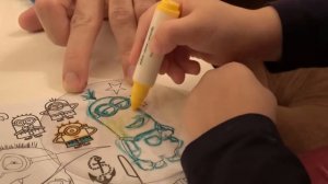 Катя и Макс спрятались в темноте