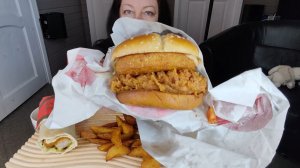 ASMR Мукбанг Ростикс Маэстро Чиз Бургер, Азия ролл с креветками, Картошка по-деревенски.