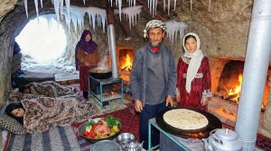Холодный зимний день в горной пещере. Настоящая семейная кухня и повседневная жизнь в Афганистане