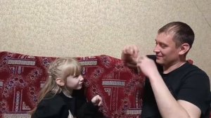 «Совушка и зеркальце»  Карповы Софья и Дарья  с папой