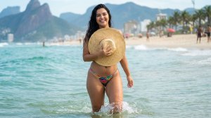 КРАСИВЫЕ ЖЕНЩИНЫ В МИКРОБИКИНИ НА ПЛЯЖАХ  РИО