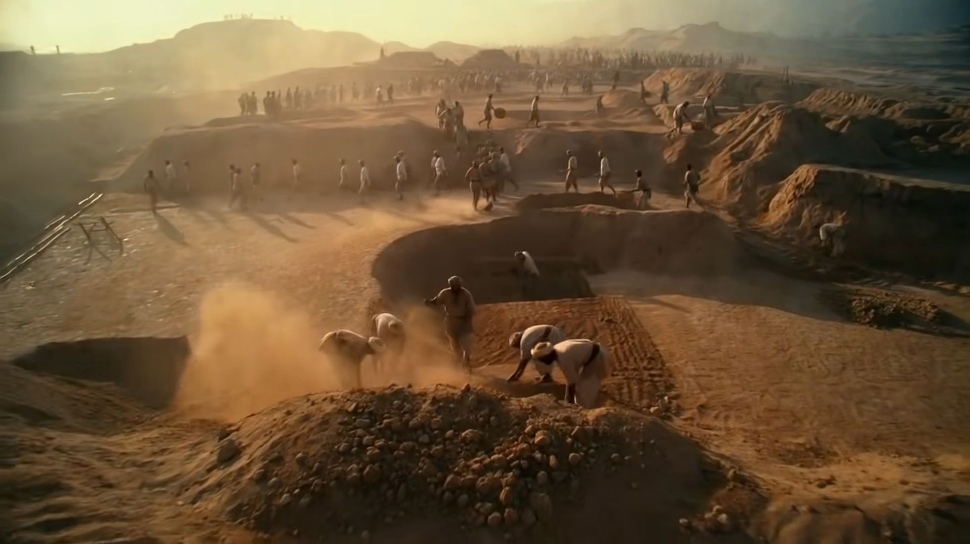 Они ходили по древнему городу и не знали об этом