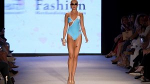 Модный показ Университет Святого Томаса. 4K UHD