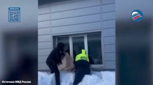 Хищник в городе: полицейские голыми руками поймали рысь в Югорске