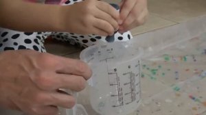 Катя и папа сами сделали Водяной матрац