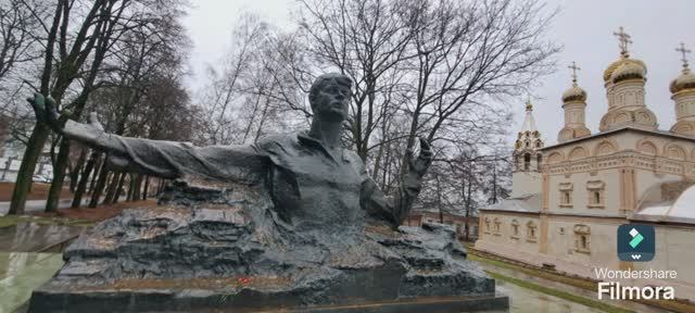 Рязань. Есенин и Спасо-Преображенский мужской монастырь