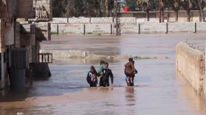 Стремительное наводнение затопило сотни домов на северо-востоке Сирии ранним утром