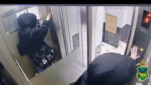 Во Владивостоке полицейские задержали участницу мошеннической схемы, прилетевшую из Москвы