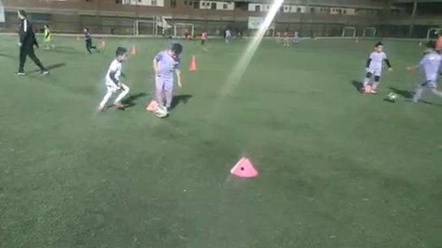 Упражнение на контроль мяча во время бега