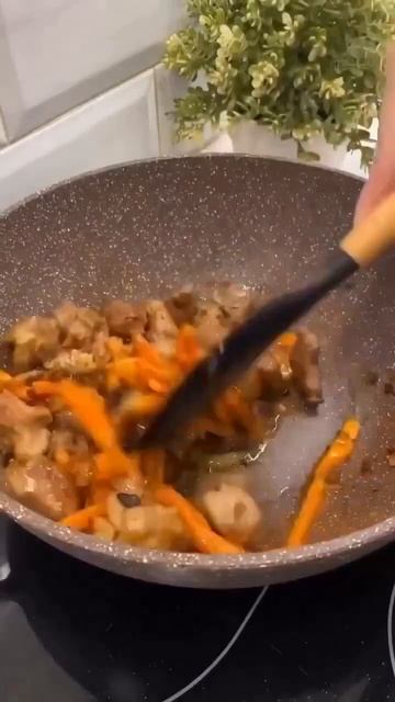  Макароны с индейкой и овощами.