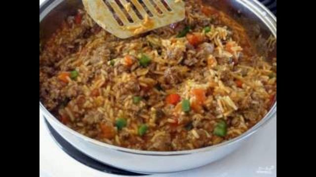 ГОВЯДИНА ТУШЁНАЯ С РИСОМ И ОВОЩАМИ