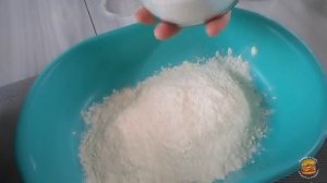 Нежный хек в сметанном соусе на сковороде