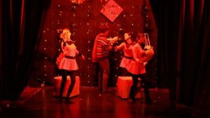 Огурцы и другие пирожные.