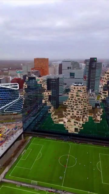 Комплекс Valley состоит из трех соединённых между собой башен высотой 67, 81 и 100 метров. Амстердам