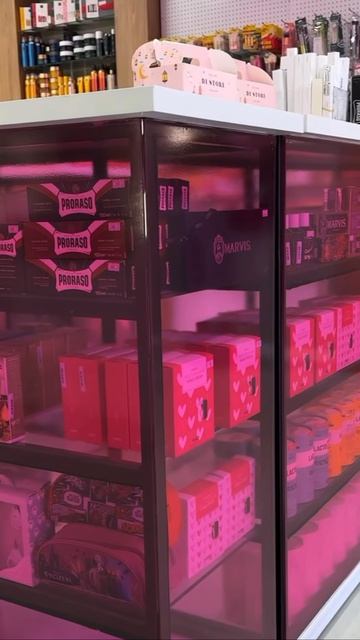 Реализация декоративных элементов для интерьера косметического магазина