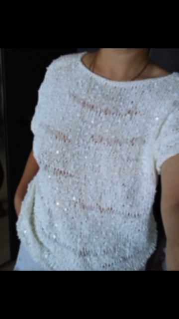 Вязаная футболка с пайетками